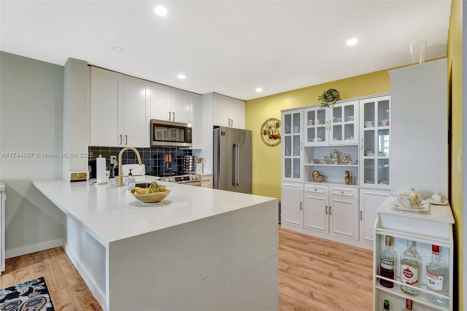 CASTLE APARTMENTS 11 COND - Residential