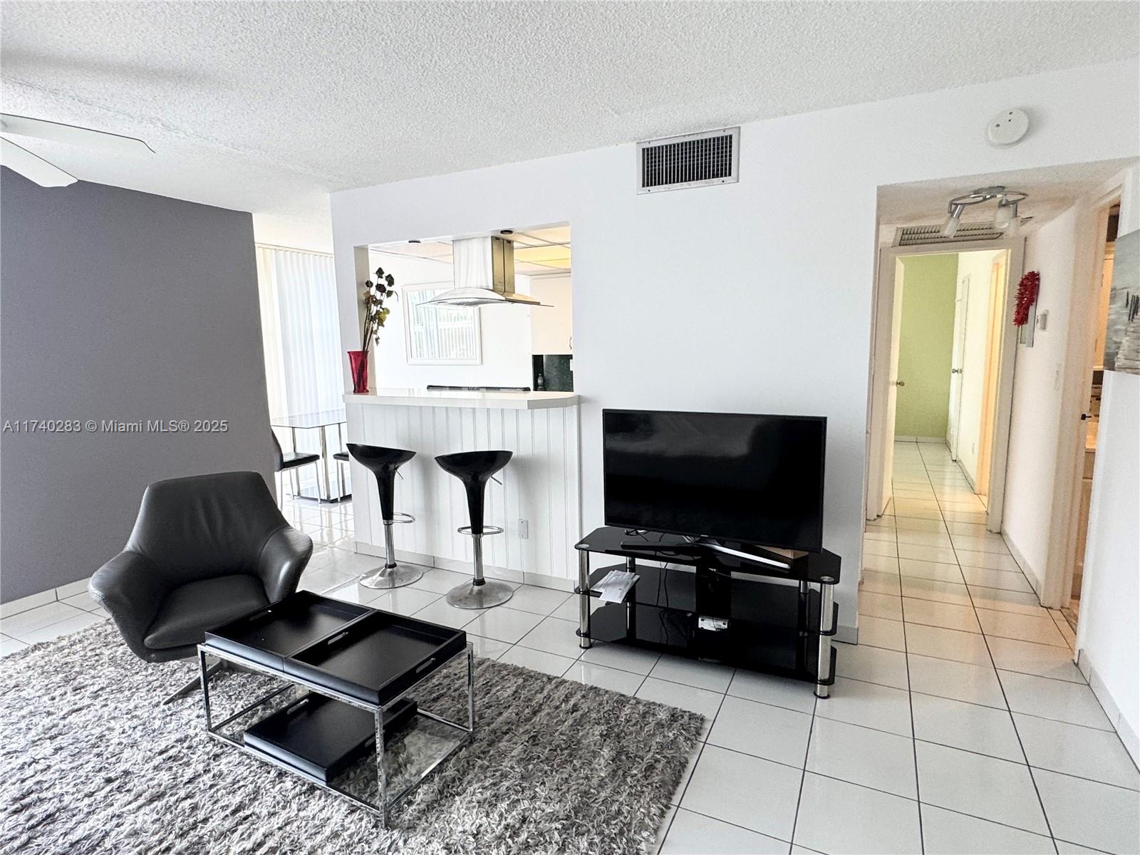 Rental Property at 200 172nd St 522, Sunny Isles Beach, Miami-Dade County, Florida - Bedrooms: 1 
Bathrooms: 2  - $2,400 MO.