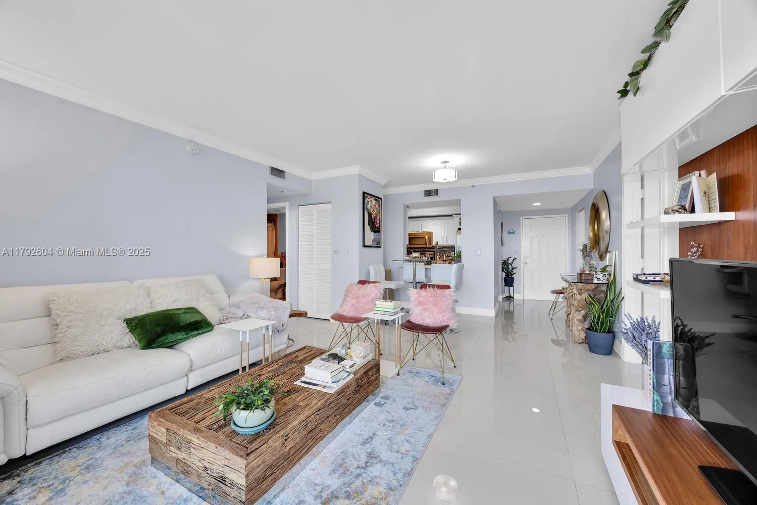 Miami, Florida 33145, United States, 2 Bedrooms Bedrooms, ,2 BathroomsBathrooms,Residential,Pending,118905