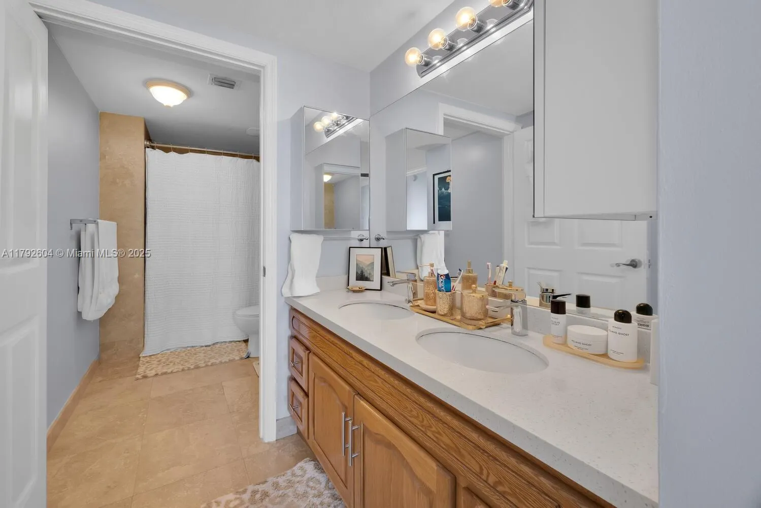 Miami, Florida 33145, United States, 2 Bedrooms Bedrooms, ,2 BathroomsBathrooms,Residential,Pending,118905