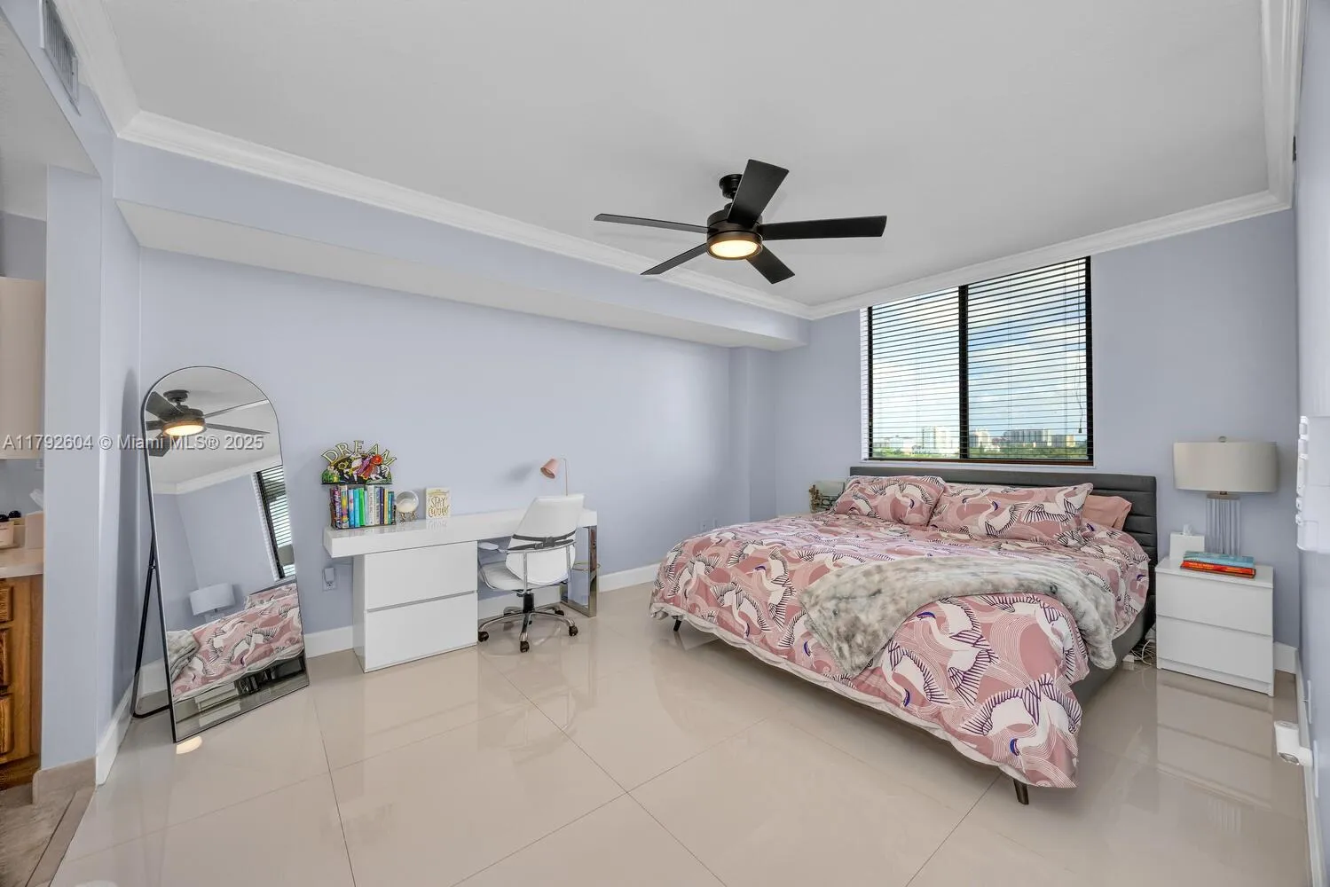 Miami, Florida 33145, United States, 2 Bedrooms Bedrooms, ,2 BathroomsBathrooms,Residential,Pending,118905