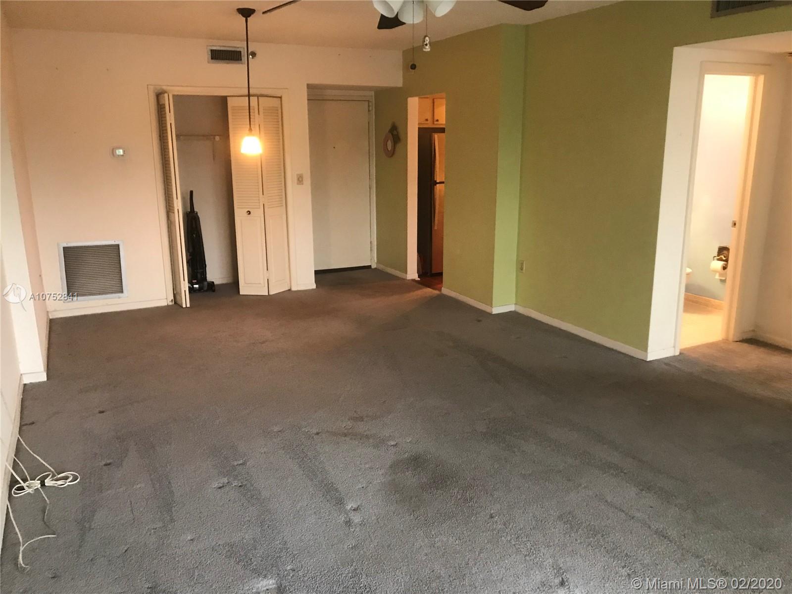 HILLCREST EAST #26 CONDO - Residential