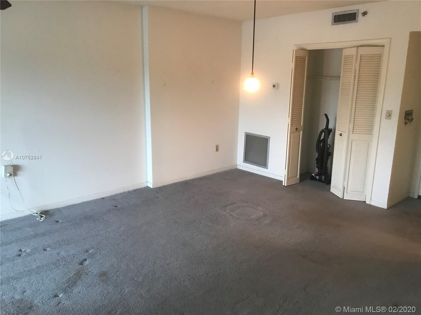 HILLCREST EAST #26 CONDO - Residential