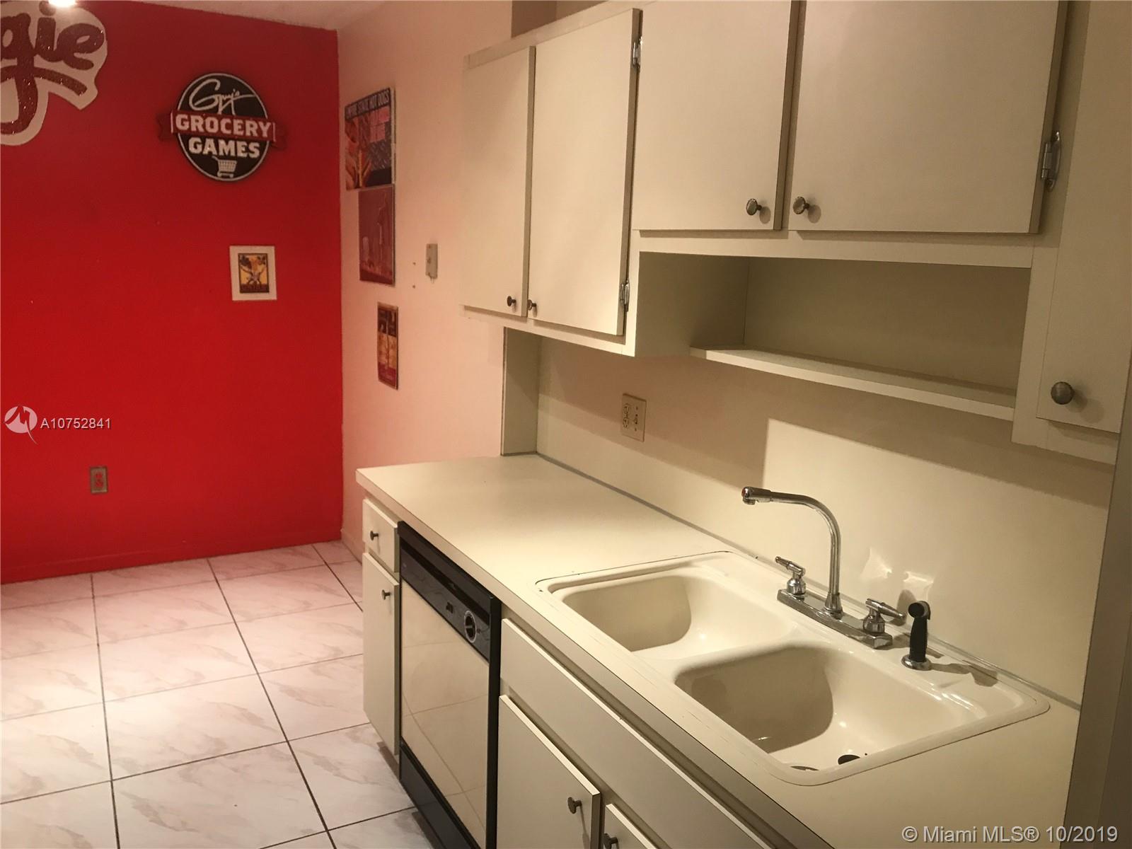 HILLCREST EAST #26 CONDO - Residential