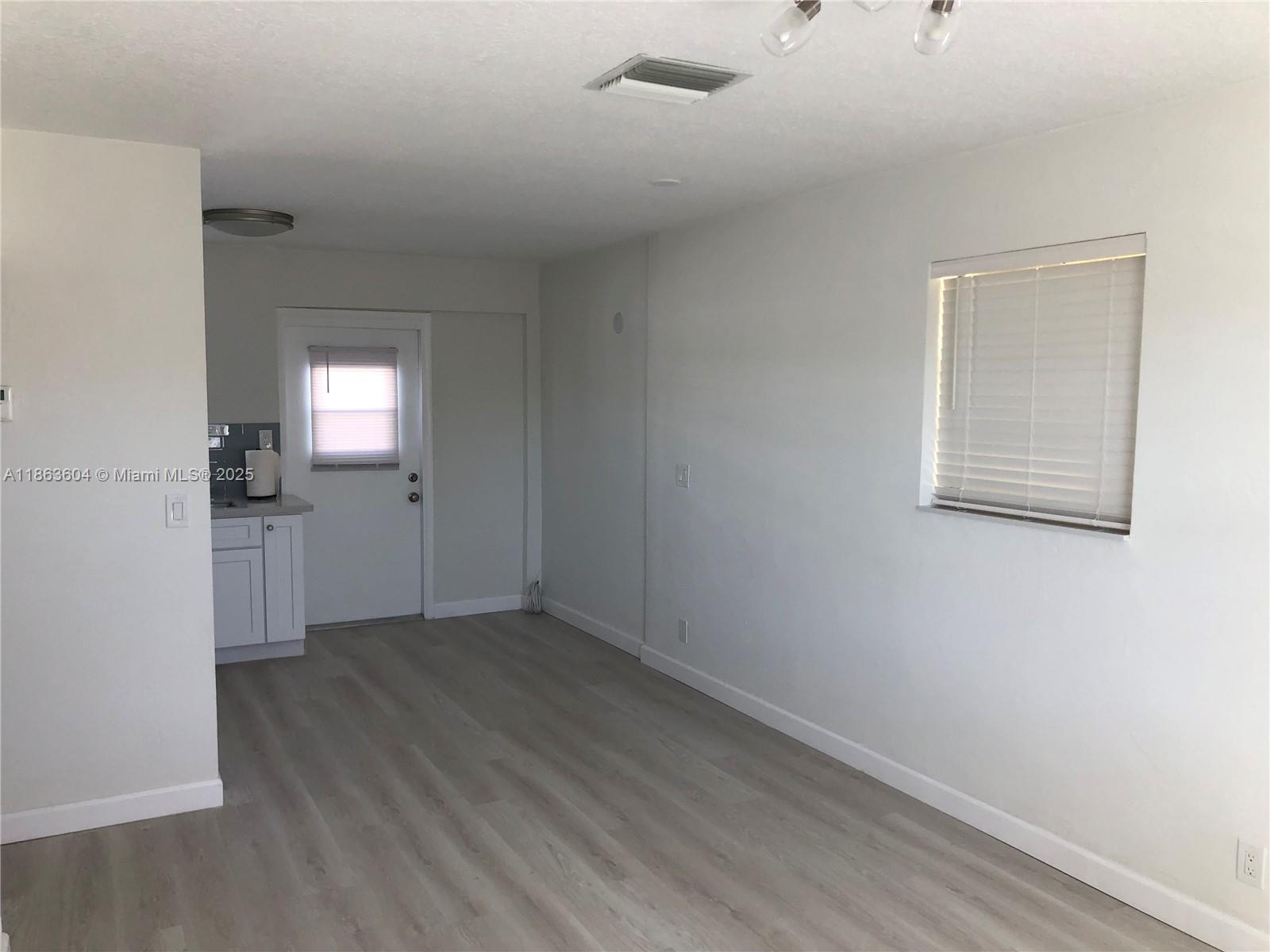 1301 N 12th Ct 3B