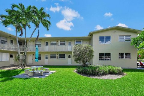 Photo of 1301 N 12th Ct #3B, Hollywood, FL 33019 (MLS # A11863604)