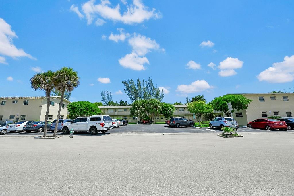 CRYSTAL COURT MANOR 5 CON - Residential