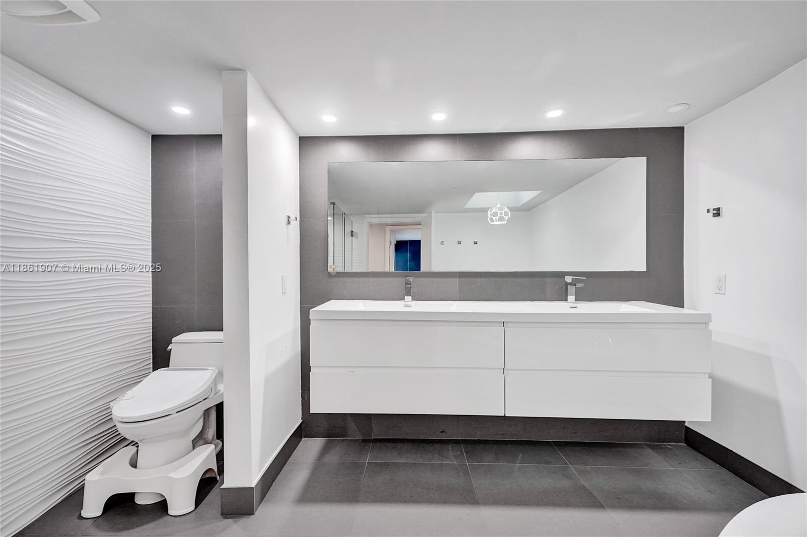 TURNBERRY ISLE CONDO - Residential