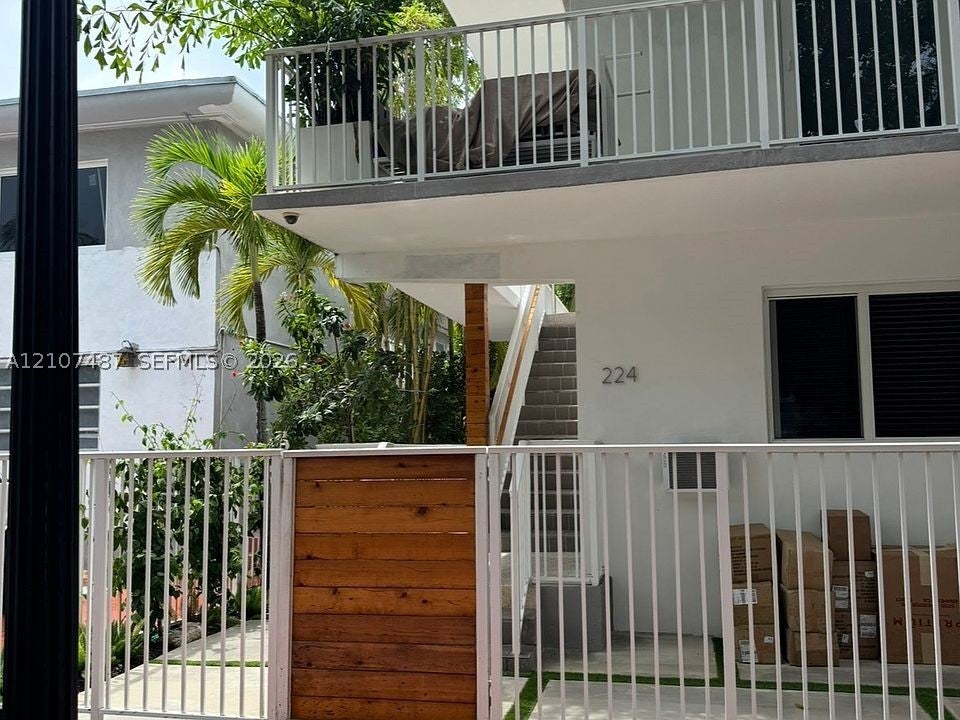 224 Meridian Ave 9