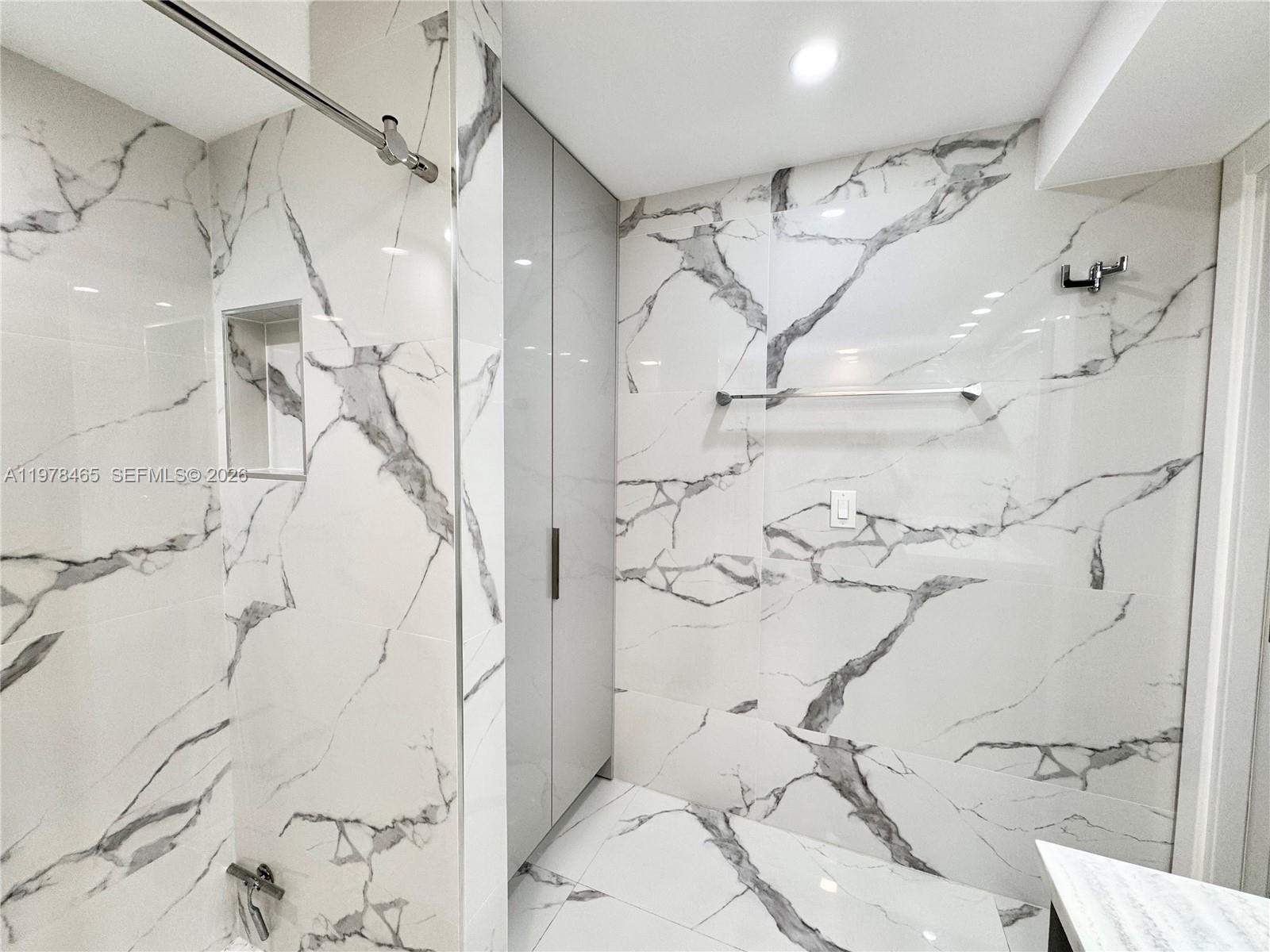 WINSTON TOWERS 400 CONDO - Residential