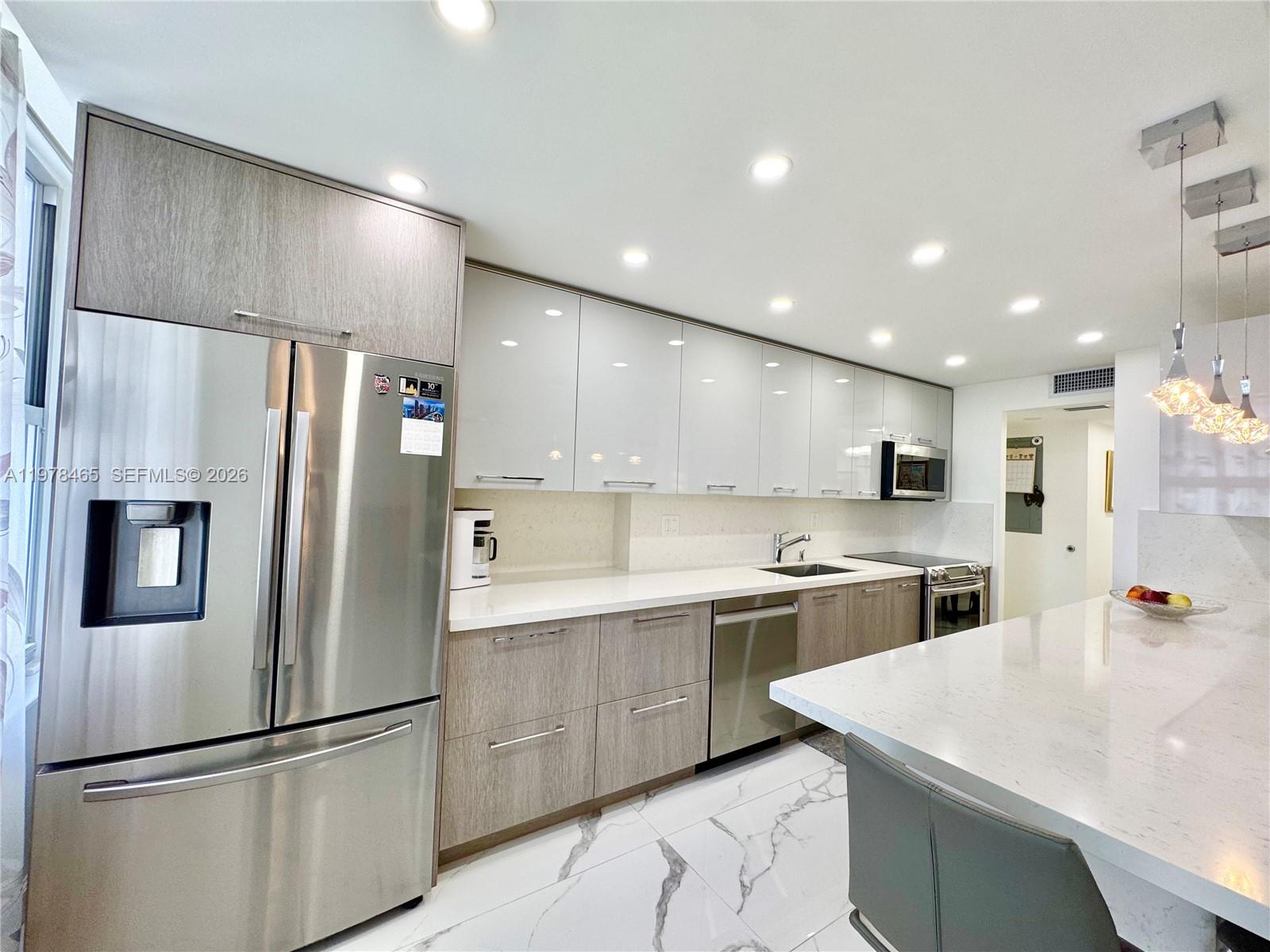 WINSTON TOWERS 400 CONDO - Residential