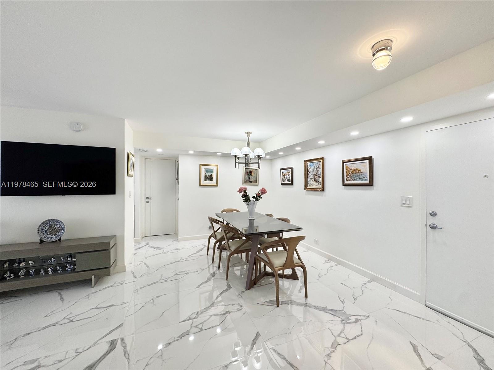 WINSTON TOWERS 400 CONDO - Residential