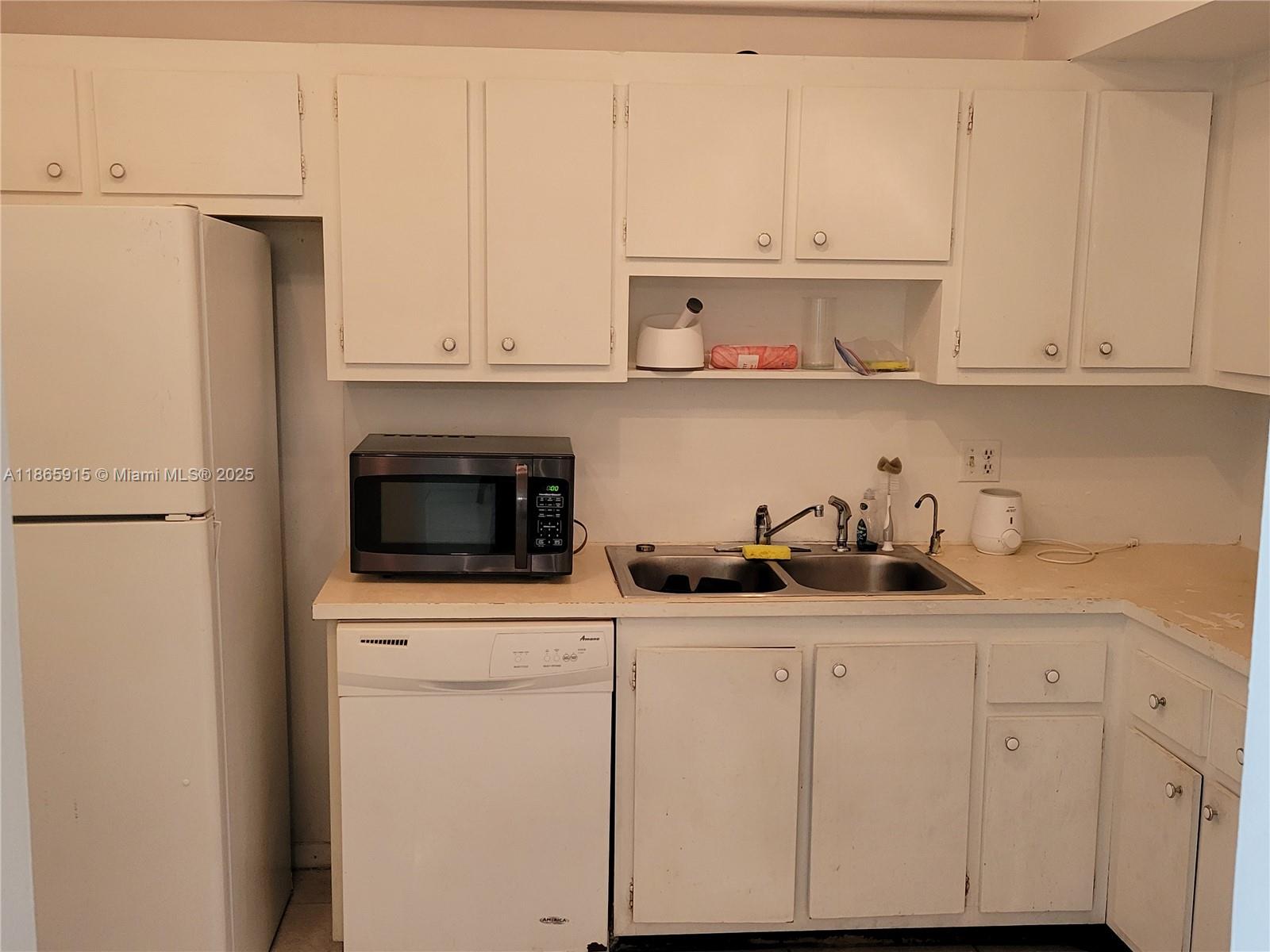 919 Hillcrest Dr 306