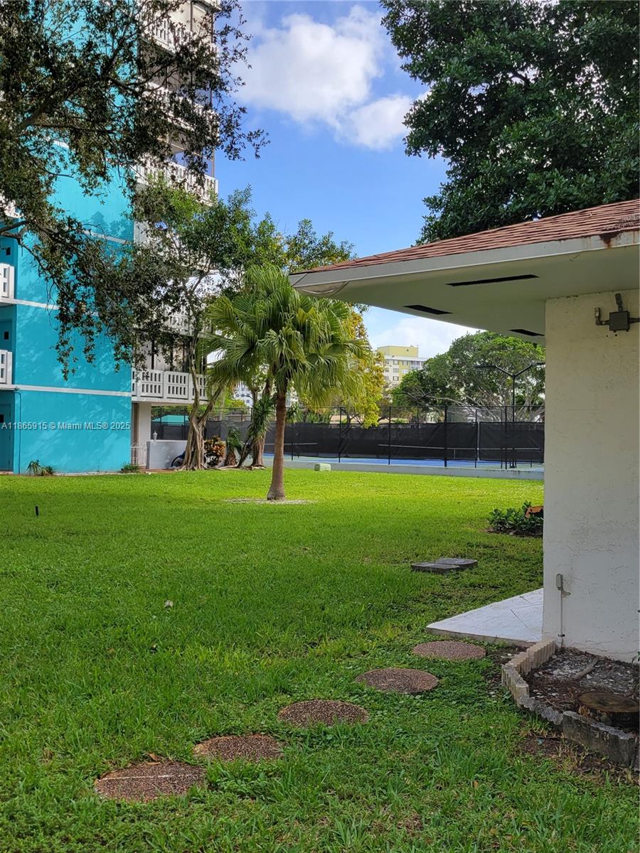 HILLCREST EAST NO 20 COND - Residential