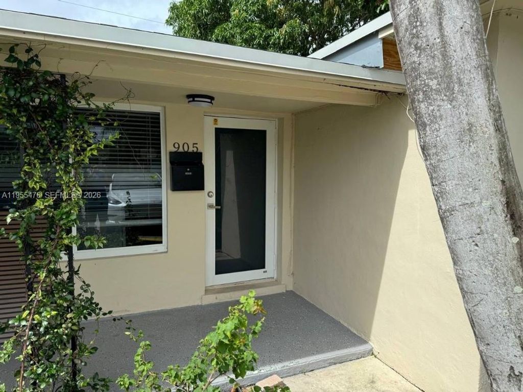 Photo of 905 NE 7th St #0, Hallandale Beach, FL 33009 (MLS # A11955476)