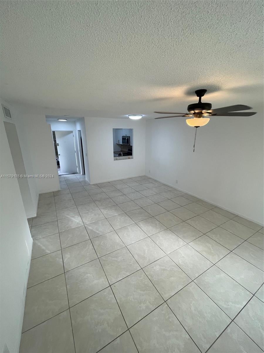 Property for Sale at 540 Se 2nd Ave J3, Deerfield Beach, Broward County, Florida - Bedrooms: 2 
Bathrooms: 1  - $229,000