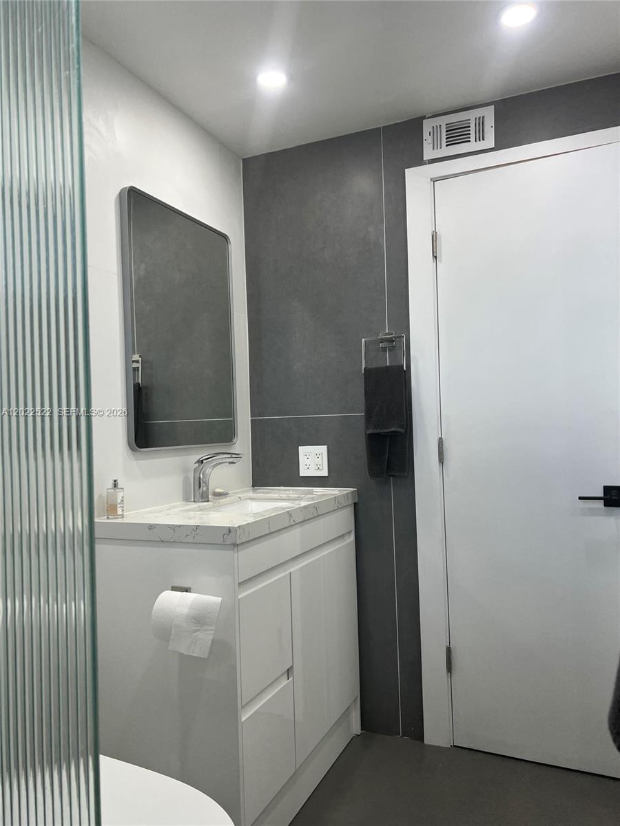 ISLAND SHORES CONDO - Residential