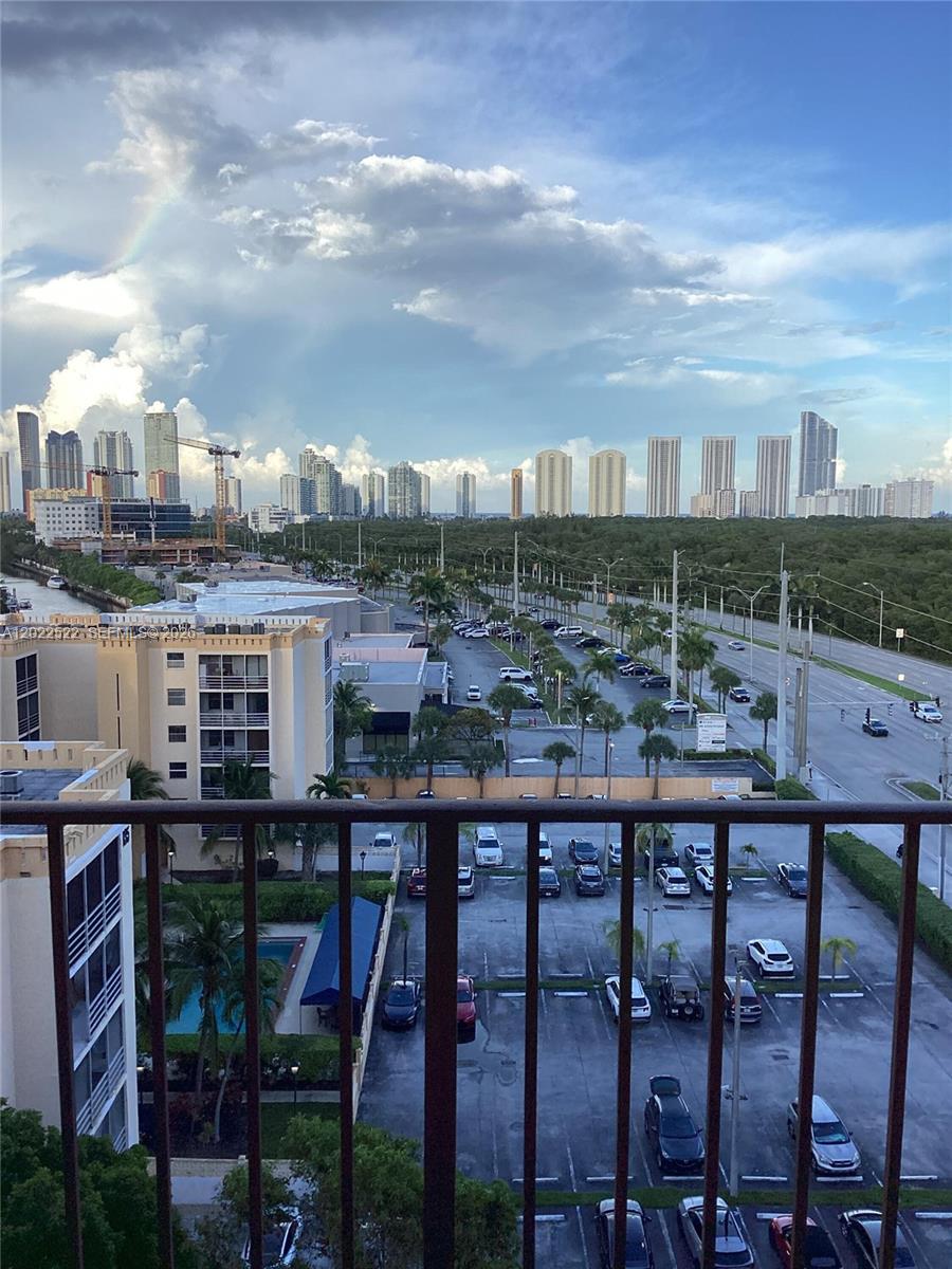 ISLAND SHORES CONDO - Residential