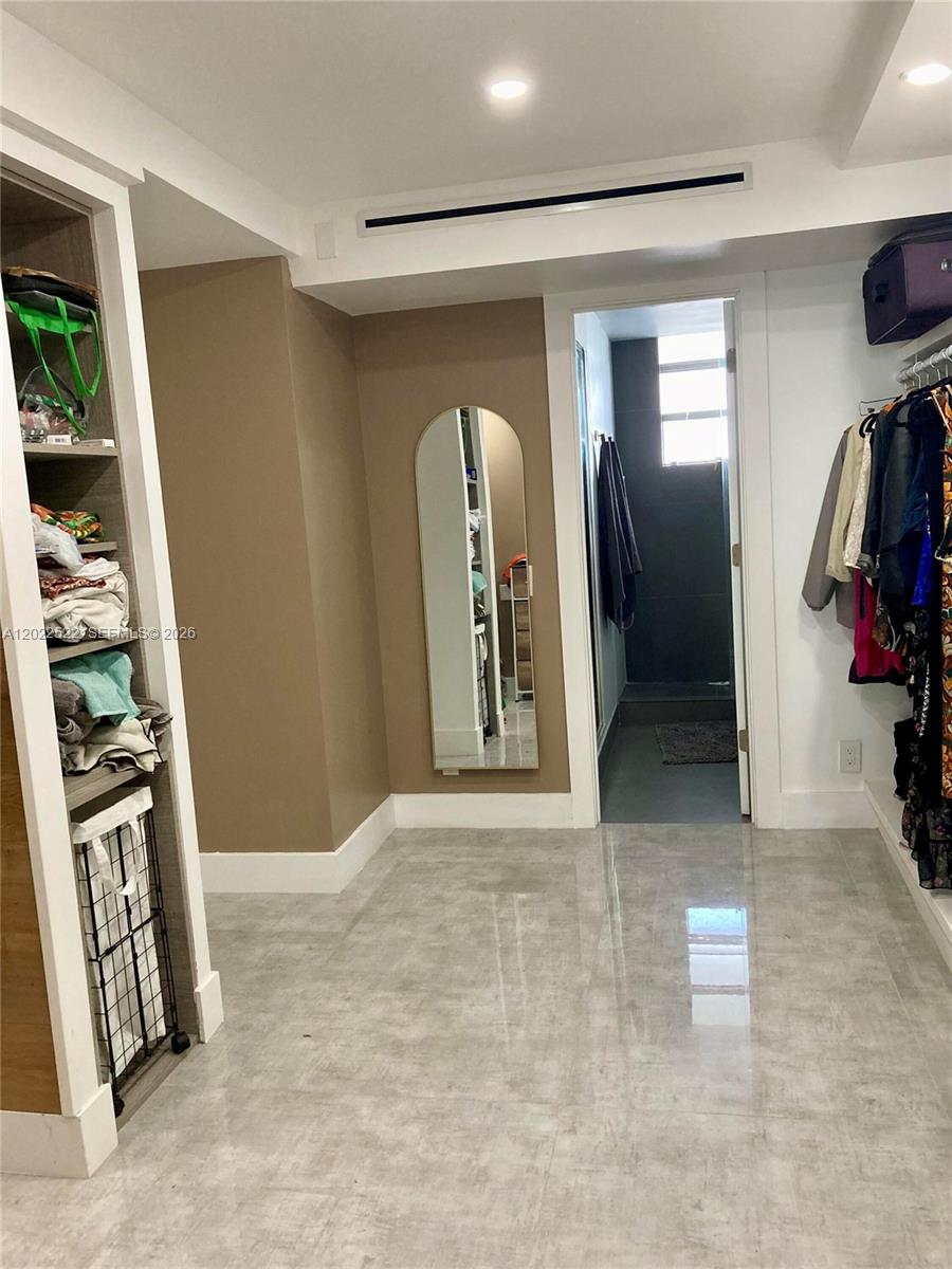 ISLAND SHORES CONDO - Residential