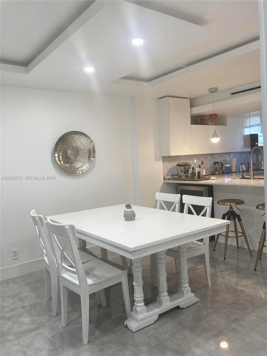 ISLAND SHORES CONDO - Residential