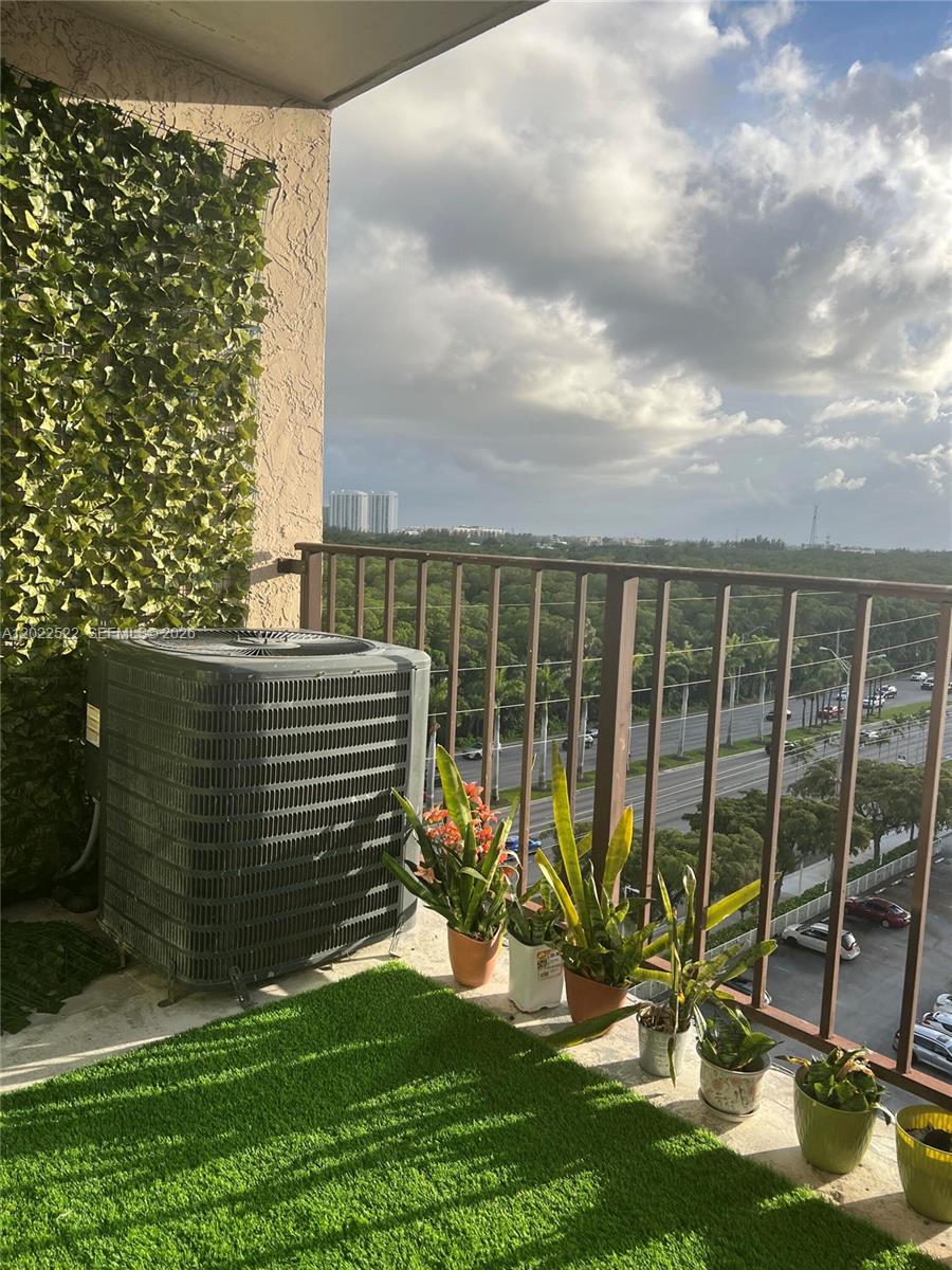 ISLAND SHORES CONDO - Residential