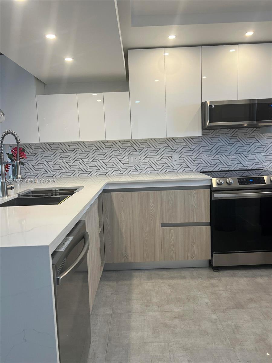 ISLAND SHORES CONDO - Residential