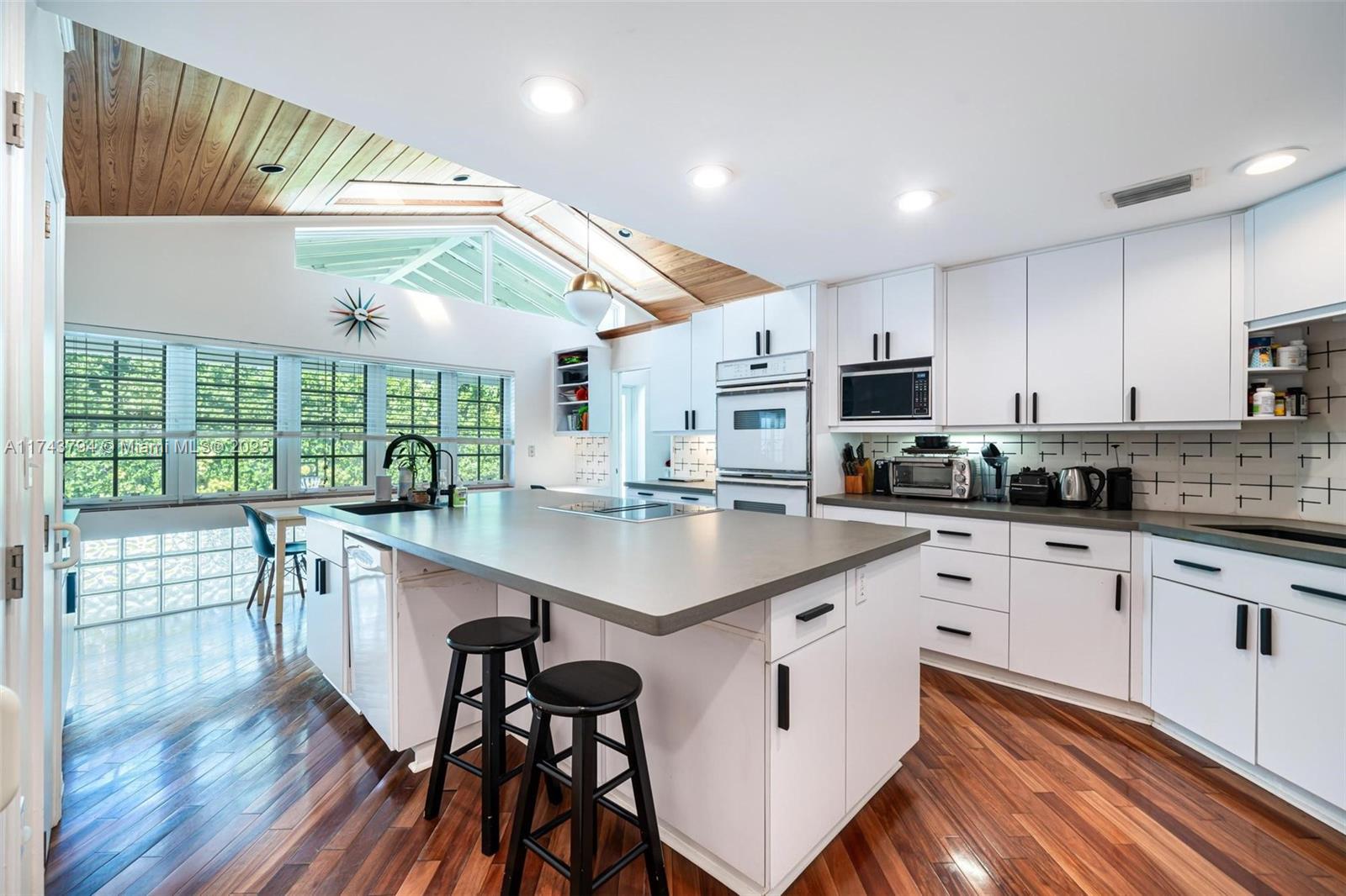 NAUTILUS EXTENSION 4TH - Residential