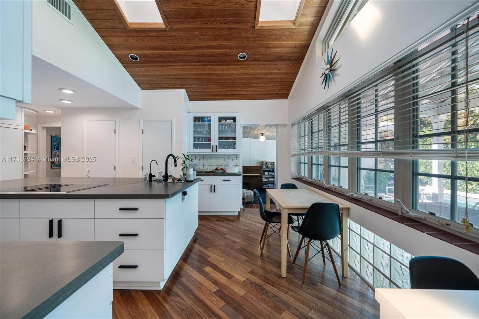 NAUTILUS EXTENSION 4TH - Residential