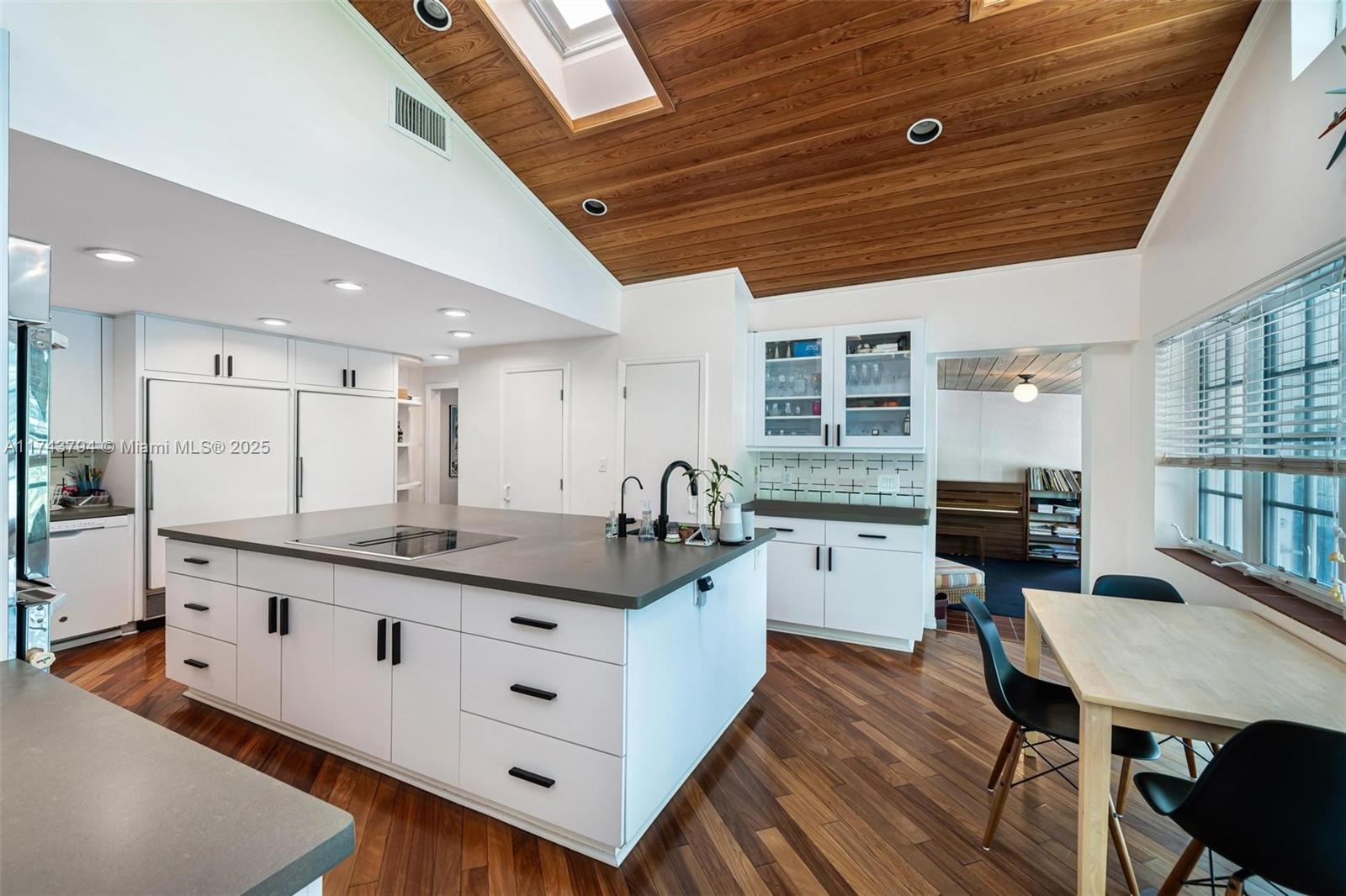 NAUTILUS EXTENSION 4TH - Residential