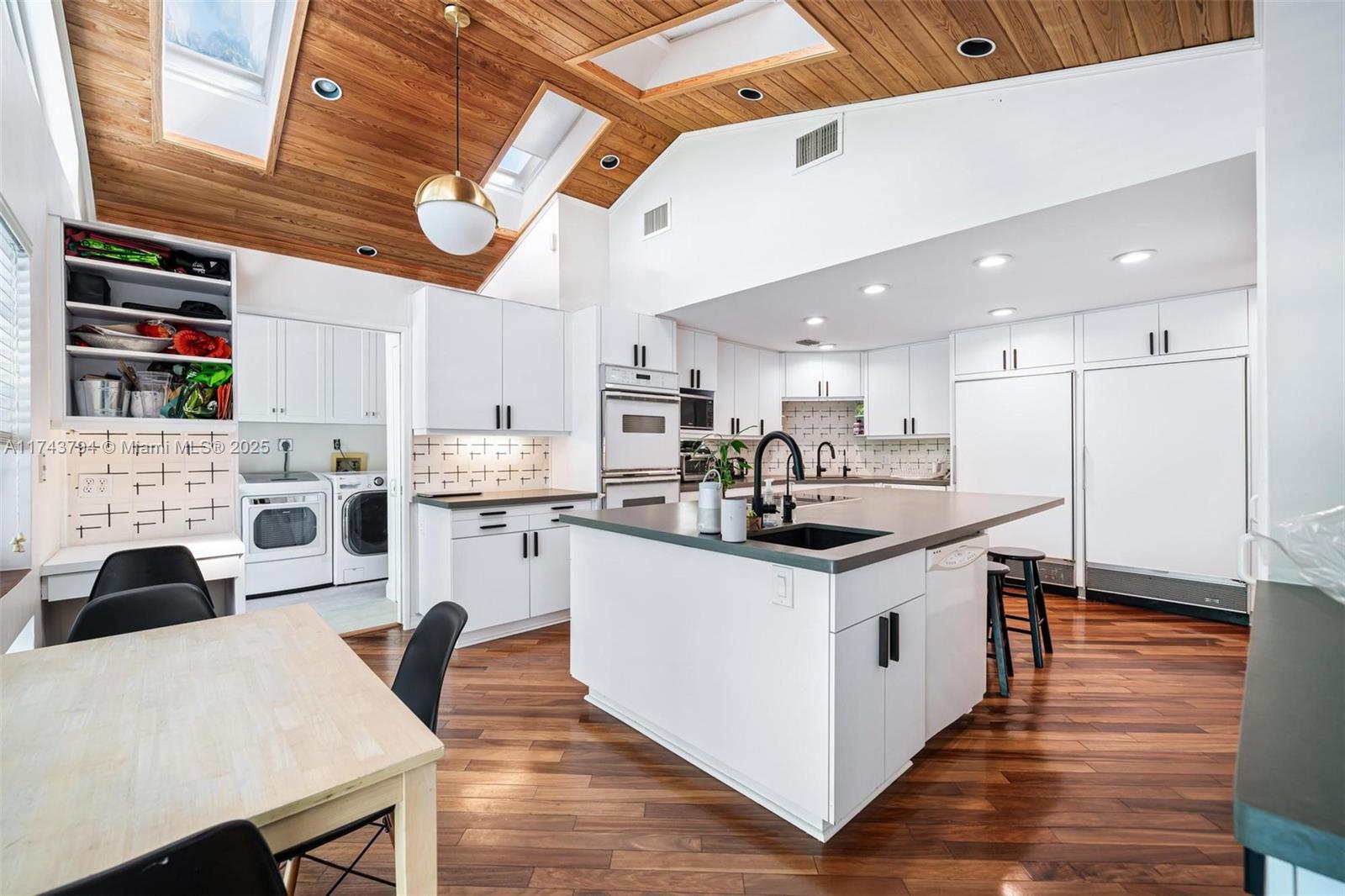 NAUTILUS EXTENSION 4TH - Residential