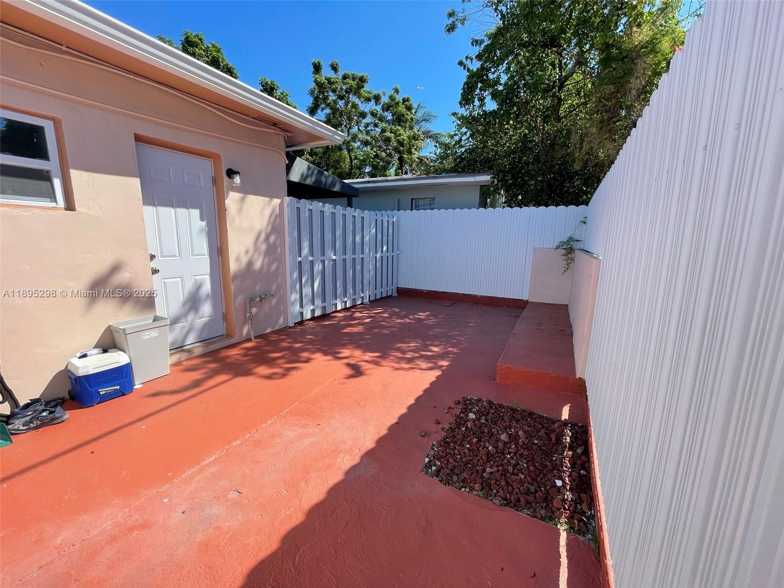 LAWRENCE ESTATES LAND COS - Residential Lease