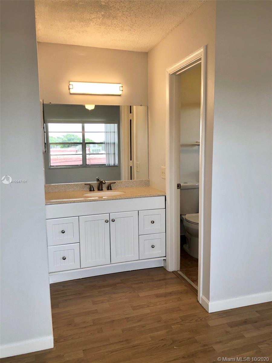 COUNTRY GARDENS CONDO - Residential