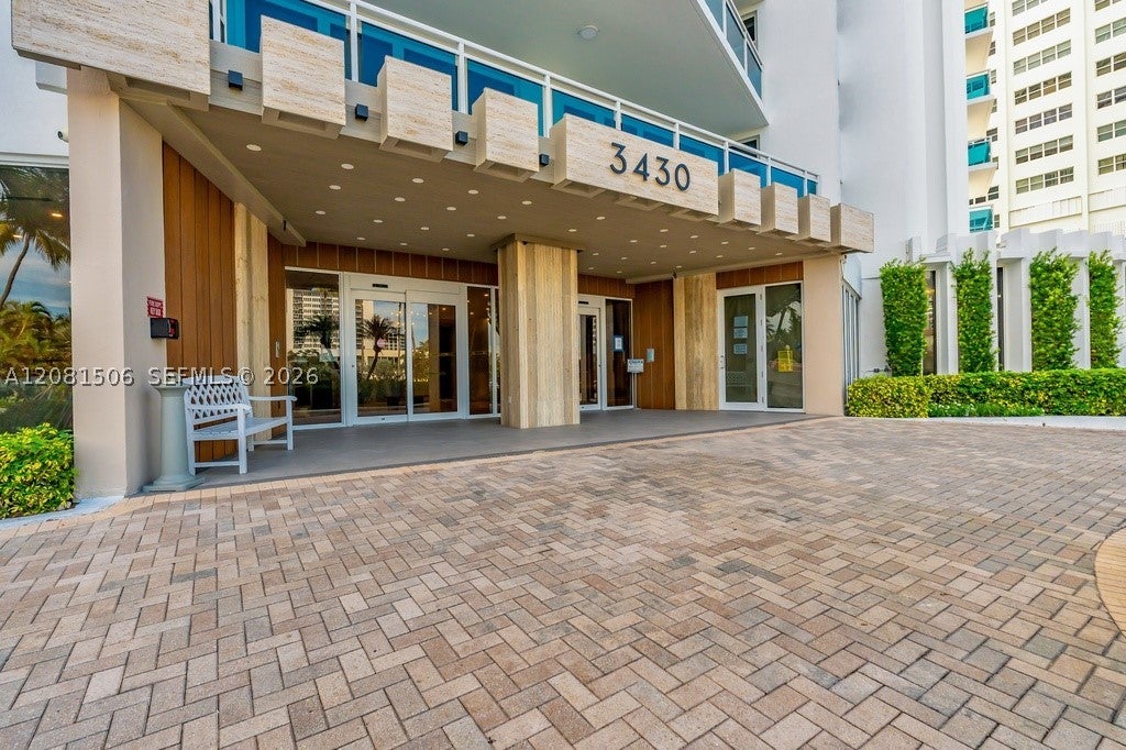 3430 Galt Ocean Dr 305