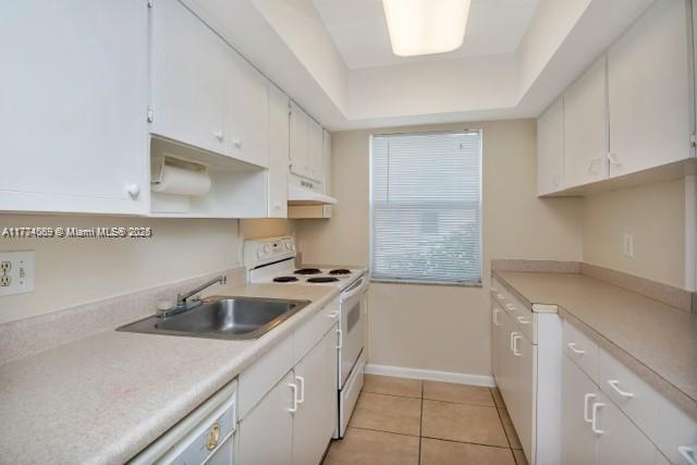 Property for Sale at 106 Se 10th St 202, Deerfield Beach, Broward County, Florida - Bedrooms: 2 
Bathrooms: 2  - $210,000
