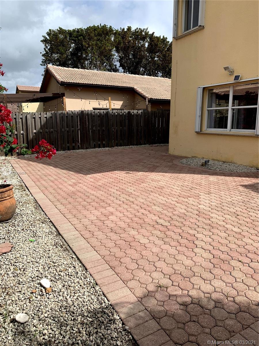 DORAL LANDINGS EAST - Residential Lease