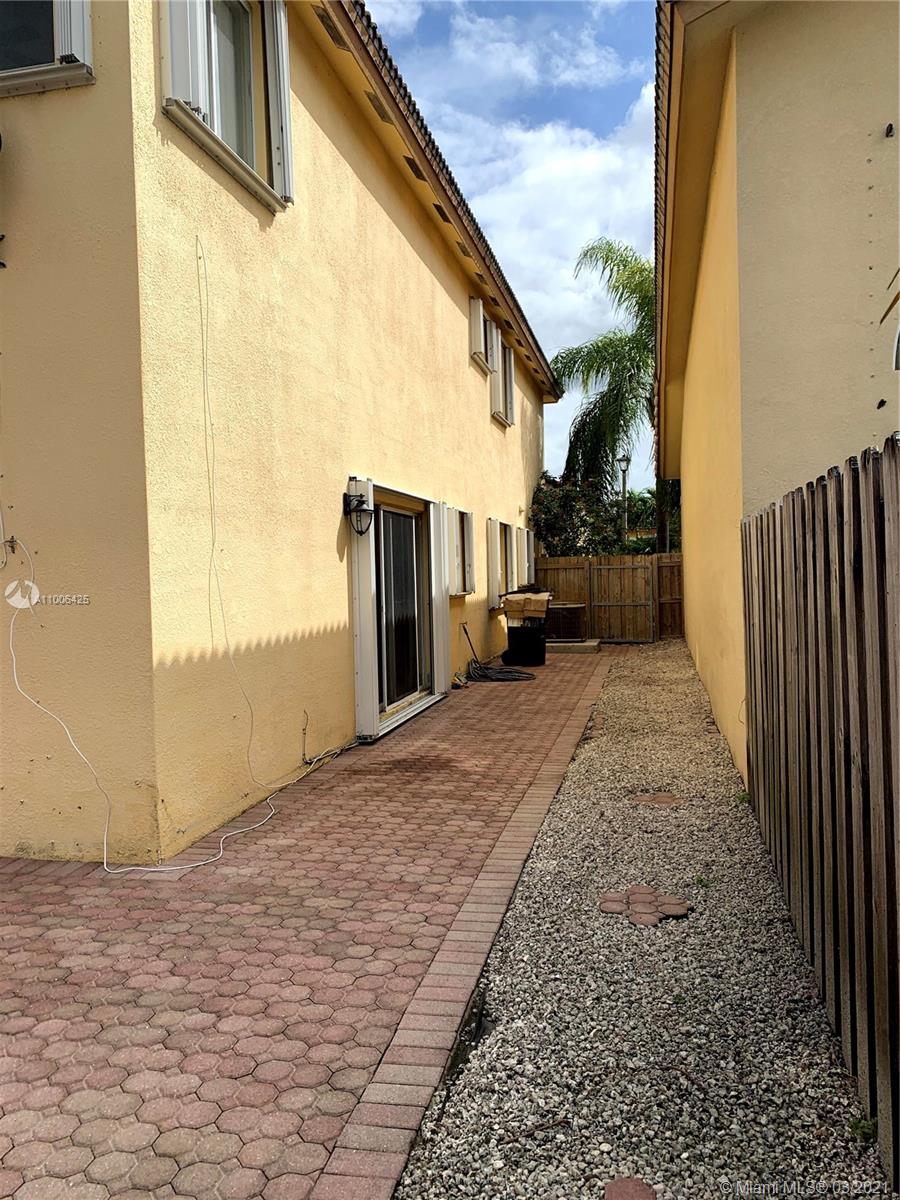 DORAL LANDINGS EAST - Residential Lease