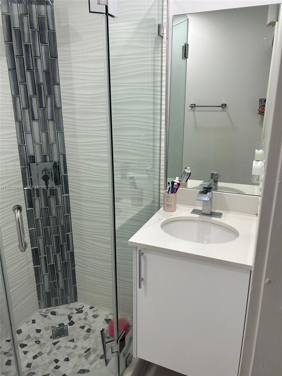 TAMIAMI LAKES SEC 4 - Residential