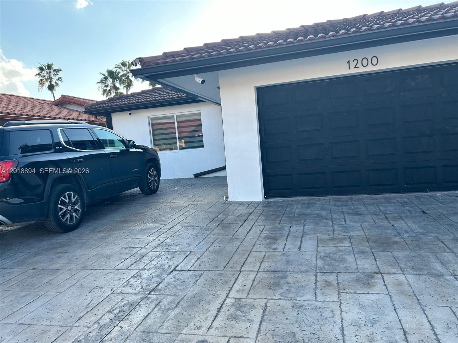 TAMIAMI LAKES SEC 4 - Residential