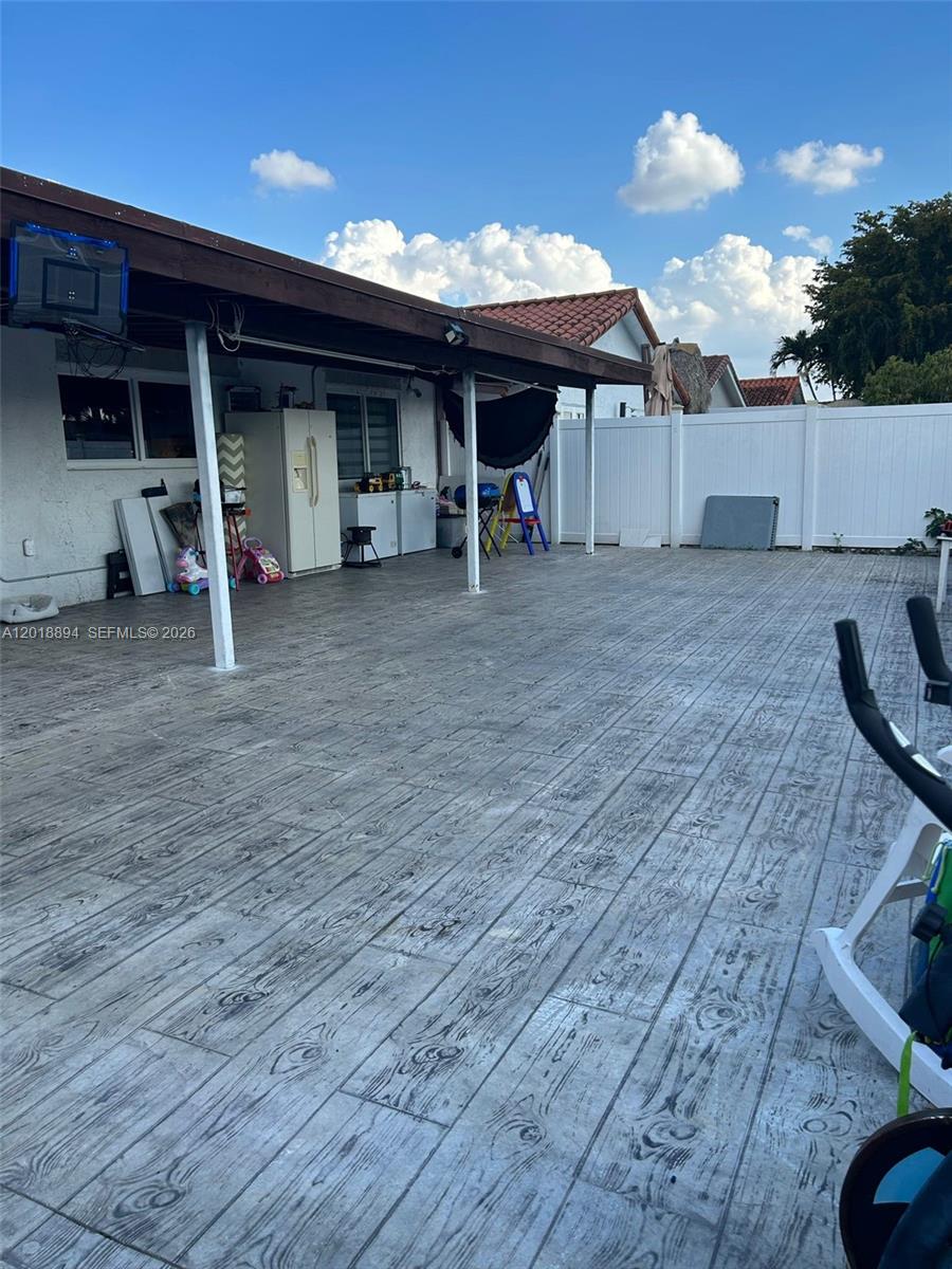 TAMIAMI LAKES SEC 4 - Residential
