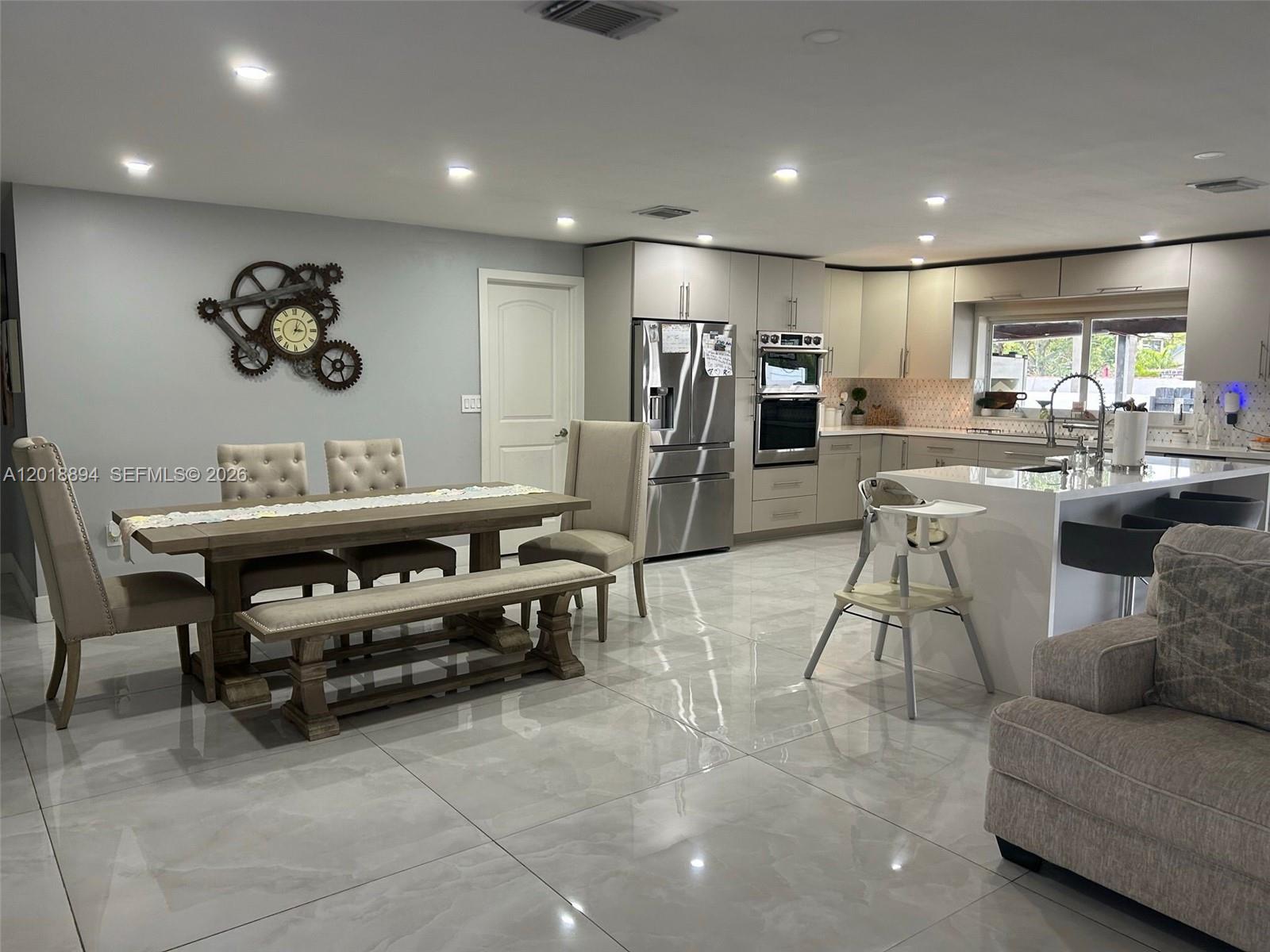 TAMIAMI LAKES SEC 4 - Residential
