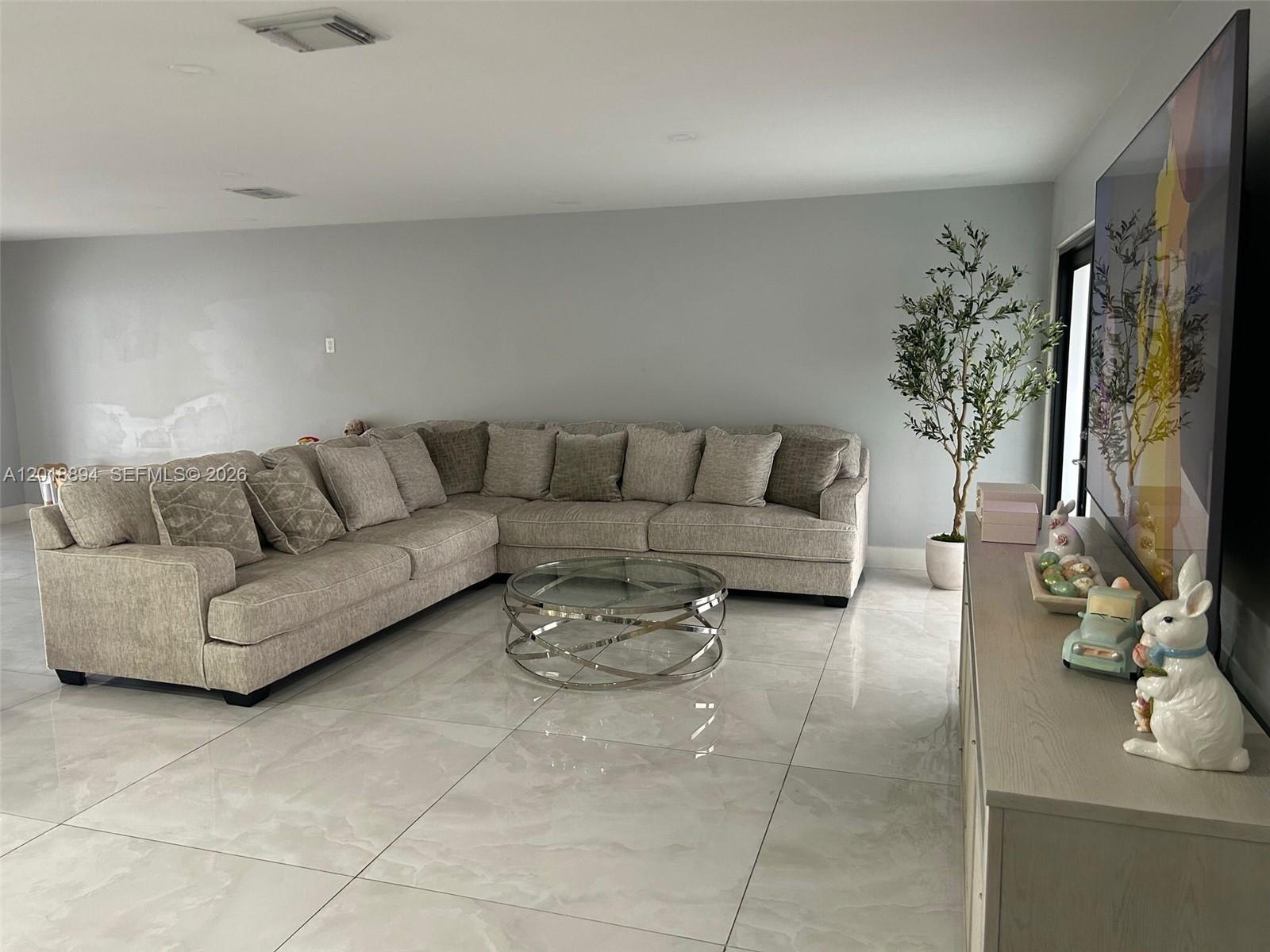 TAMIAMI LAKES SEC 4 - Residential