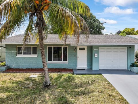 Single Family Residence in Tamarac FL 4714 50th St St.jpg