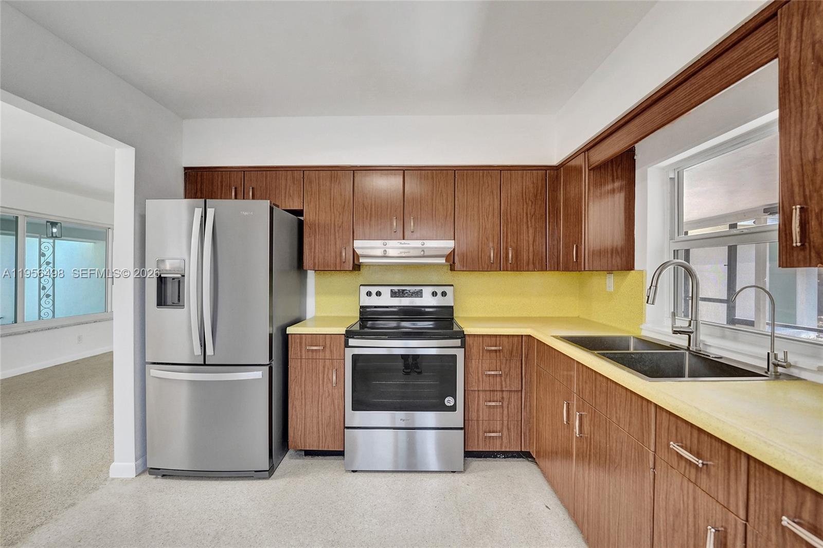 HOLLYWOOD HILLS - Residential