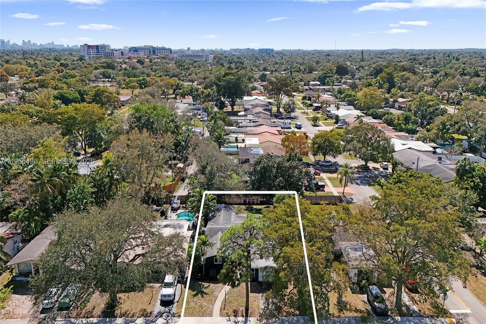 HOLLYWOOD HILLS - Residential