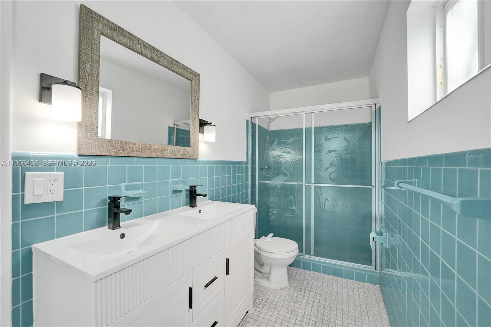 HOLLYWOOD HILLS - Residential