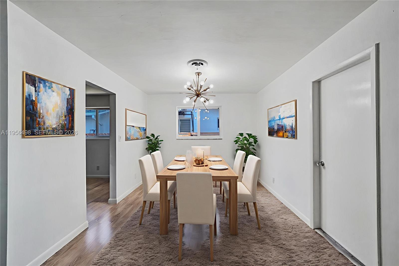 HOLLYWOOD HILLS - Residential