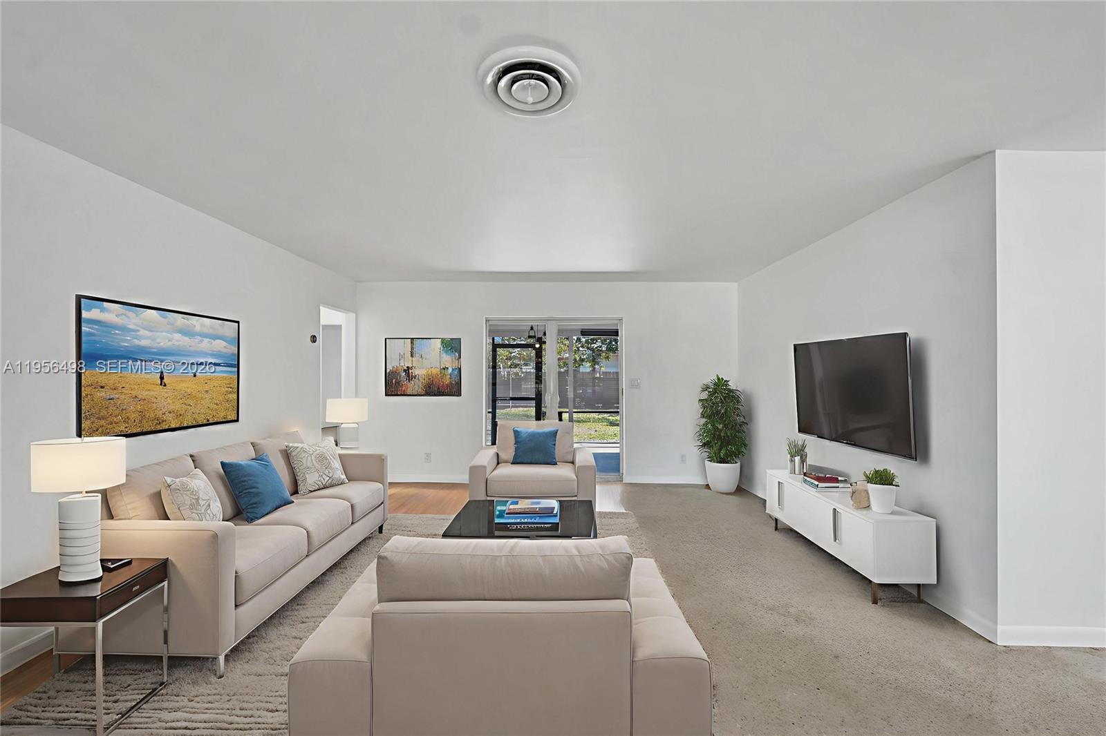 HOLLYWOOD HILLS - Residential