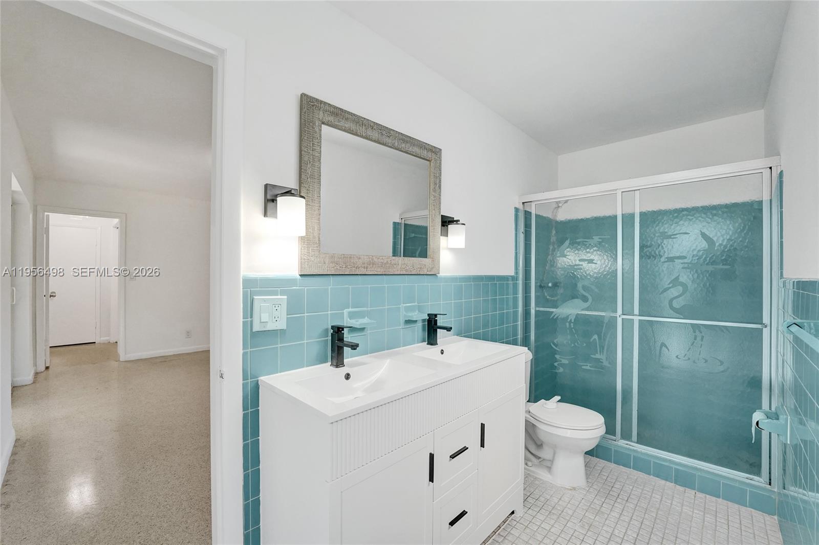 HOLLYWOOD HILLS - Residential