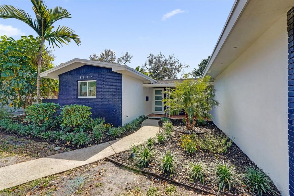 Photo of 3816 W Park Rd, Hollywood, FL 33021 (MLS # A11956498)