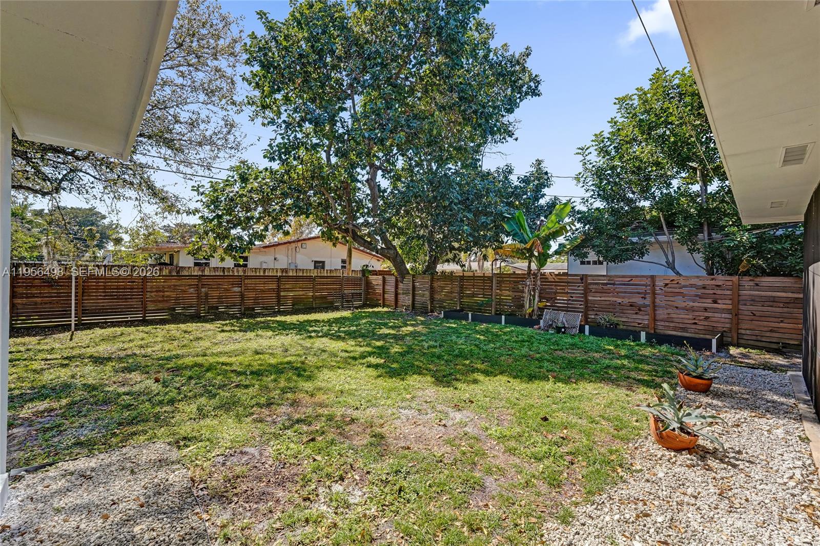 HOLLYWOOD HILLS - Residential